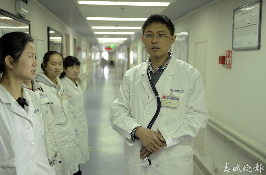  p>李易,男,汉族,云南大理人,硕士,教授,主任医师,博士研究生导师,现