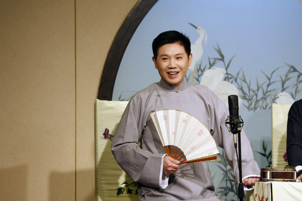  p data-id="gnx9lkg9tm">吴新伯,著名评话艺术家,国家一级演员,1965