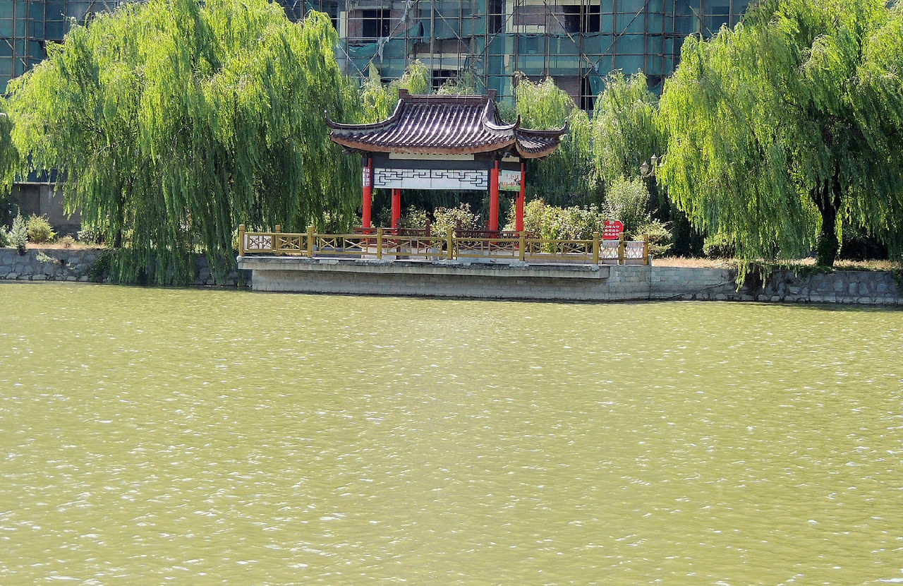  p>益林人民公园,位于阜宁县益林镇新兴路(东侧)18号,占地180亩,园门