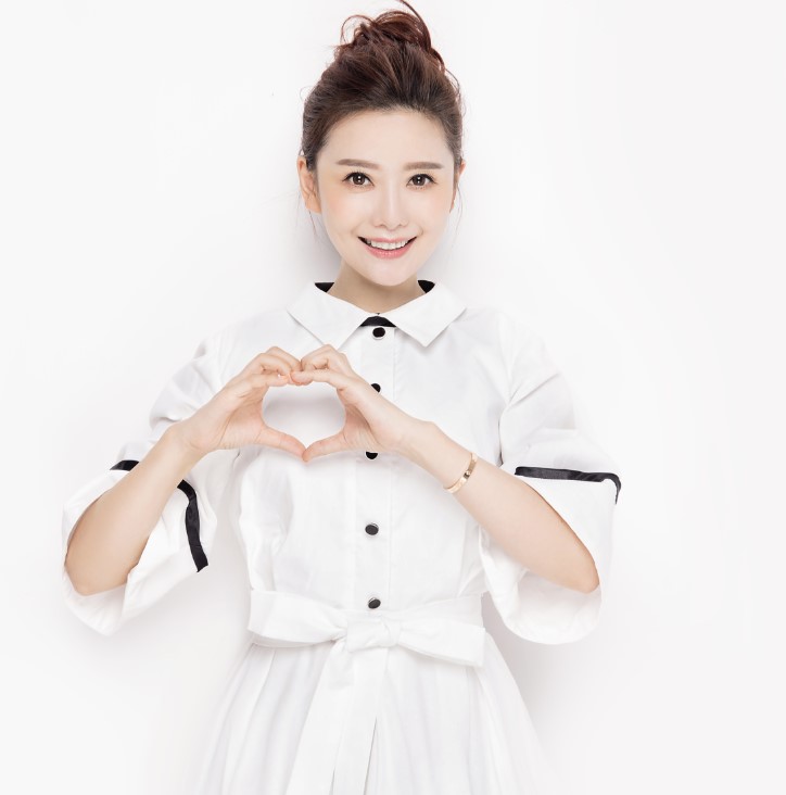  p>蒋宏杰(yoyo),1978年5月29日出生于湖南衡阳,中国内地女演员,主持