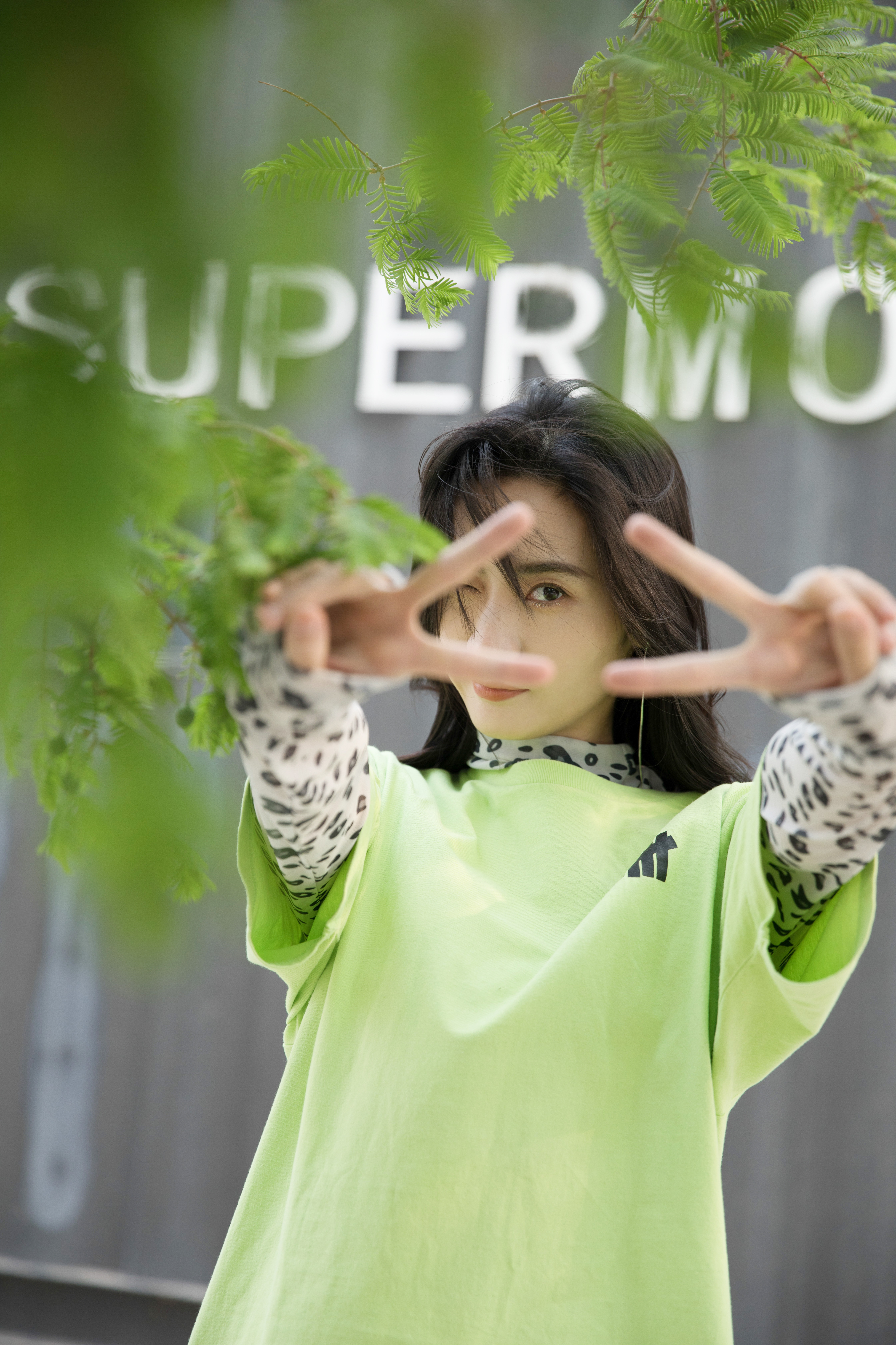  p>何昕霖(he),1991年8月1日出生于黑龙江省哈尔滨市,中国内地影视女