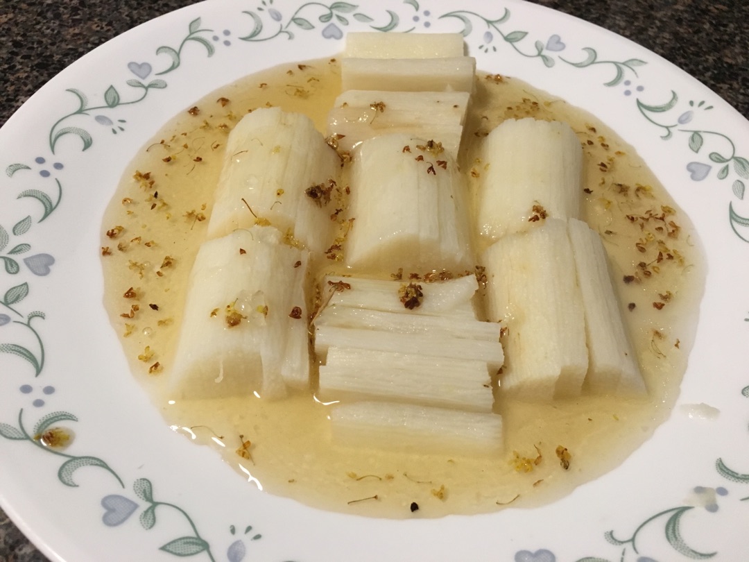  p>蜜汁糖山药是一道菜品,主料是山药,冰糖. /p>