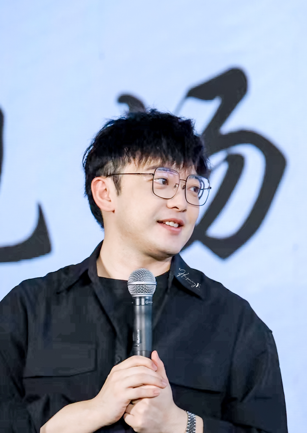  p data-id="gm3itycr2q">凌飞,中国内地配音演员.