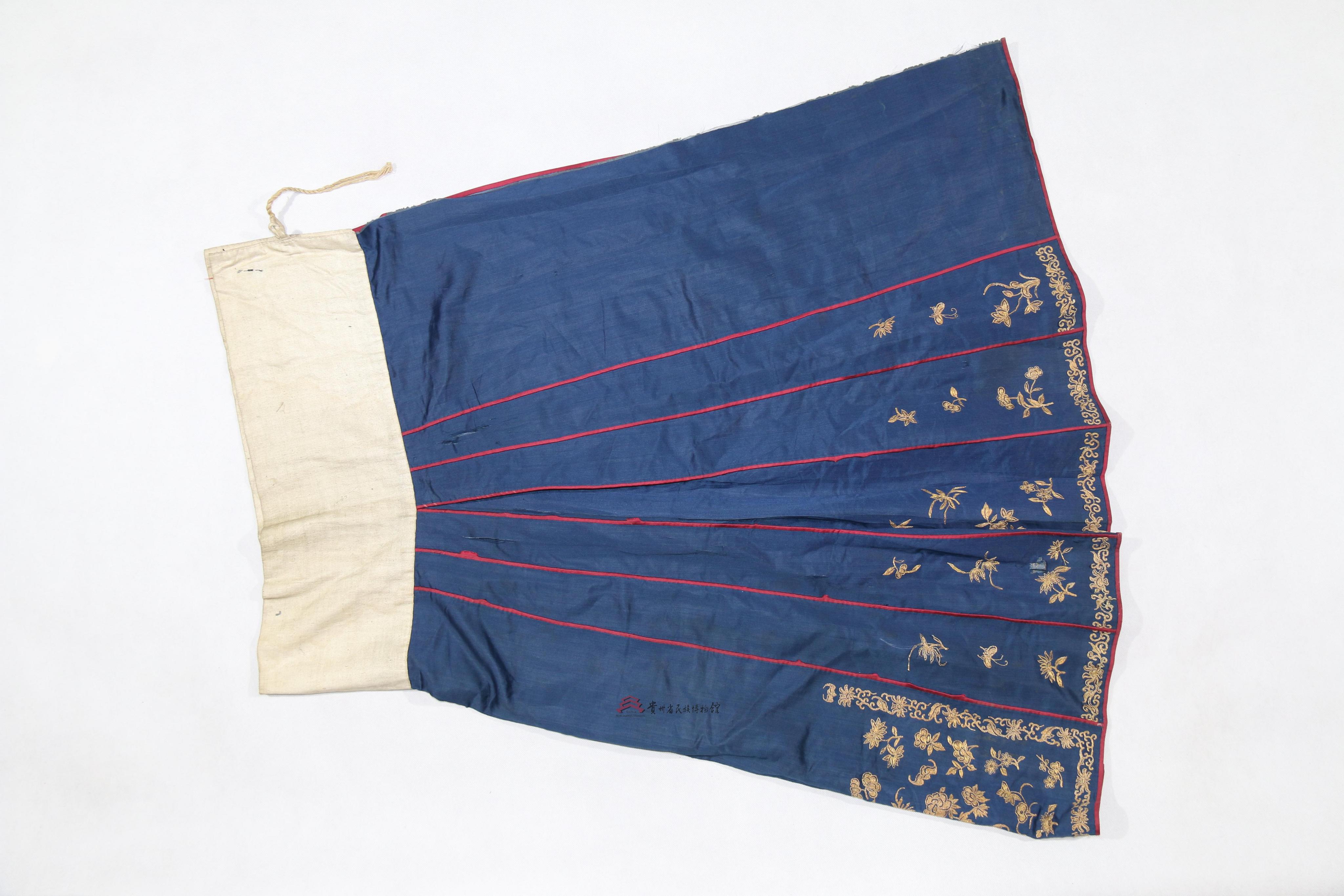 清代湖南蓝布铺金绣花纹围裙