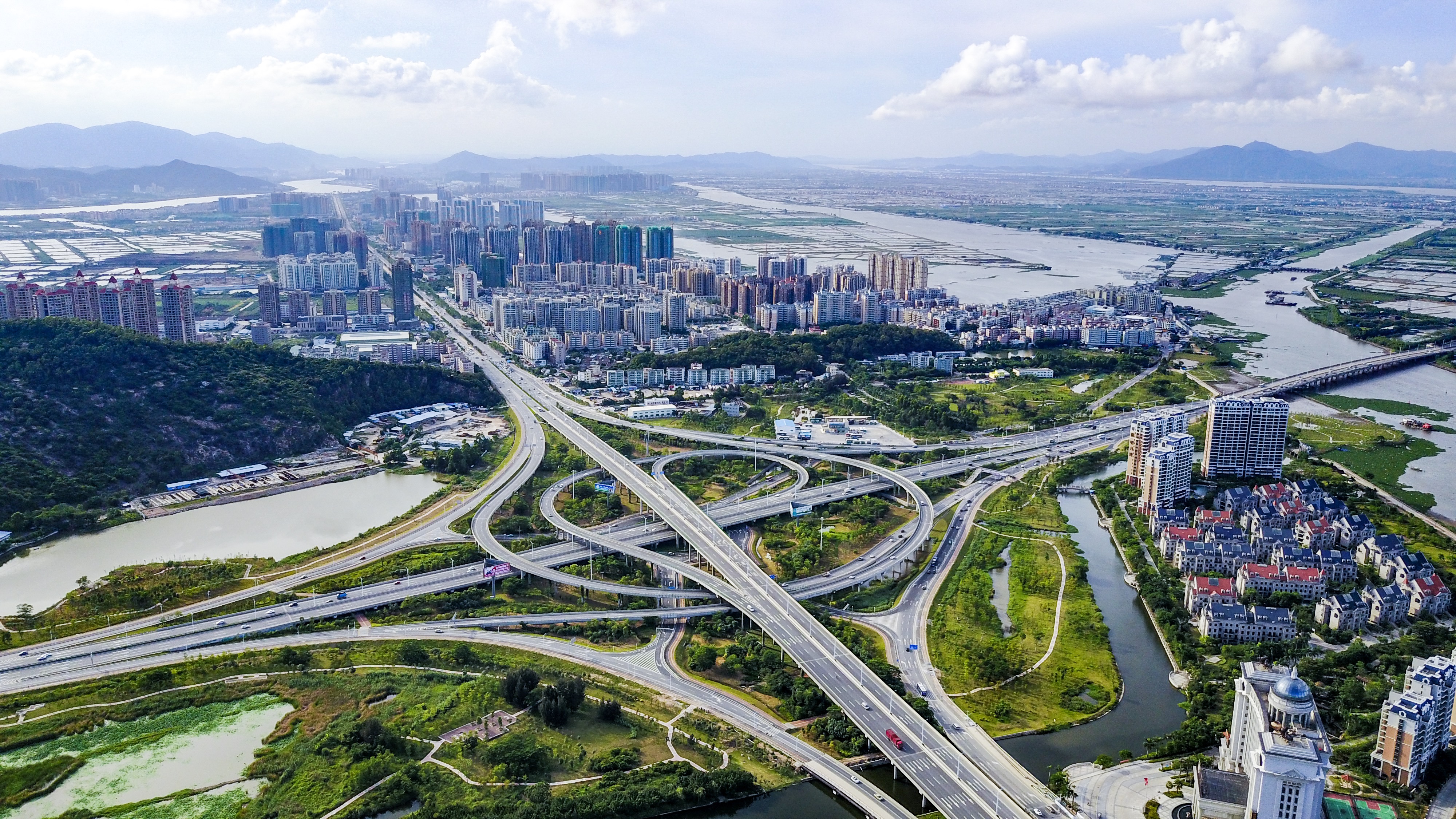  p>珠海经济特区是 a href="#" data-lemmaid="1122445">中国 /a>最早