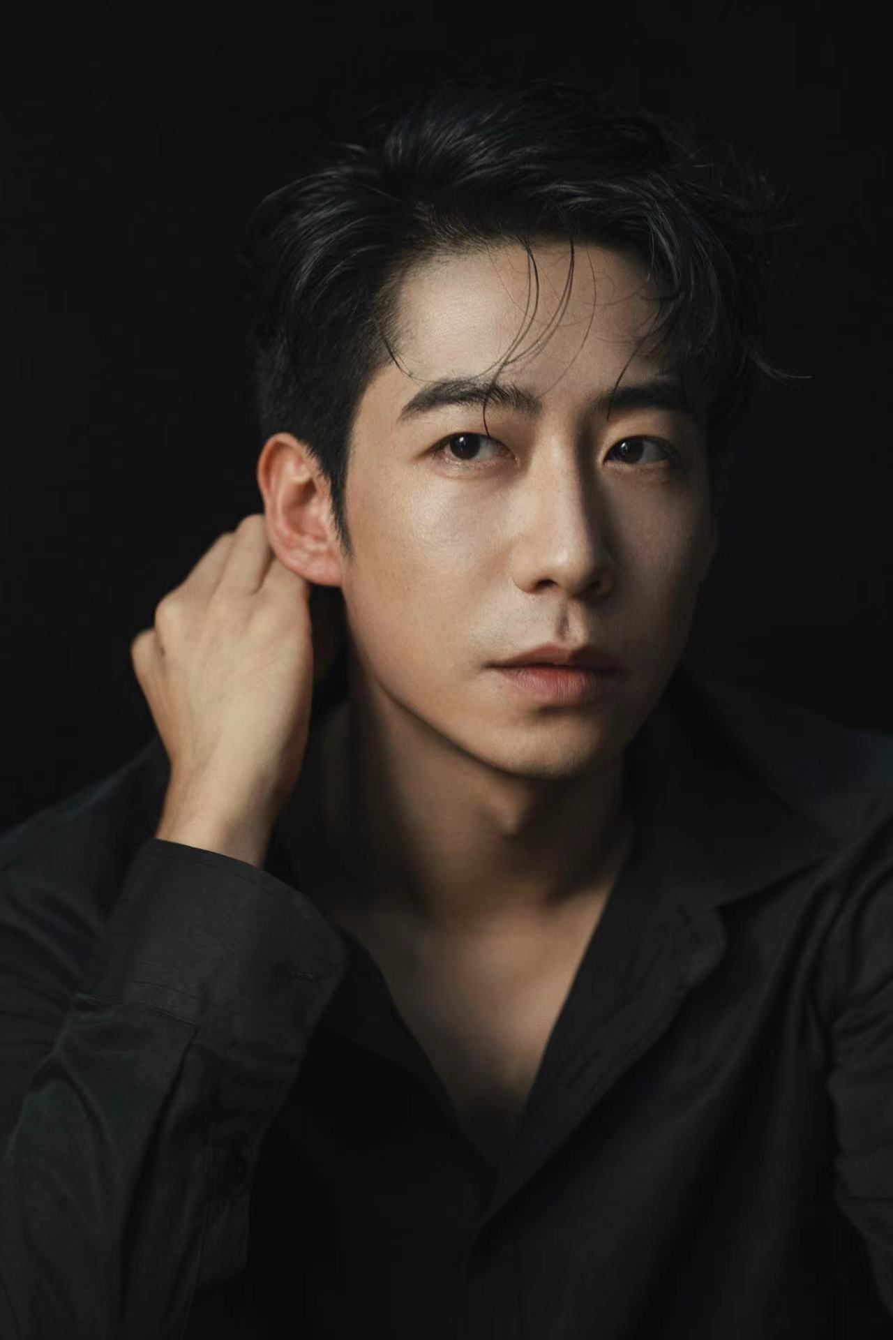  p>周航,1993年11月3日出生于甘肃省天水市,中国内地影视男演员.