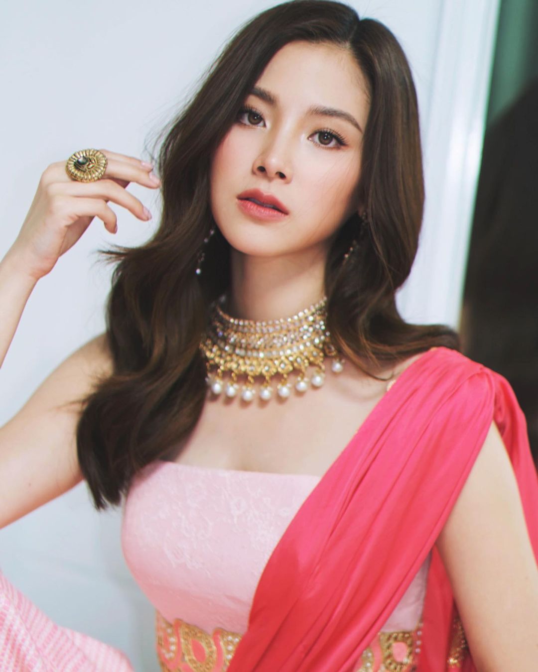 1992年9月30日出生于泰国曼谷,拥有四分之一华人血统,泰国影视女演员