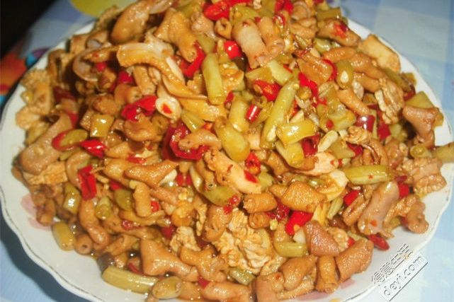  p>米酒炒鸡肠是一道简单的家常菜,所用材料为鸡肠300克, a target="