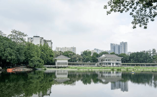  p data-id="gnwkjch92j">海山仙馆,位于广州市荔枝湾畔,是清代广州