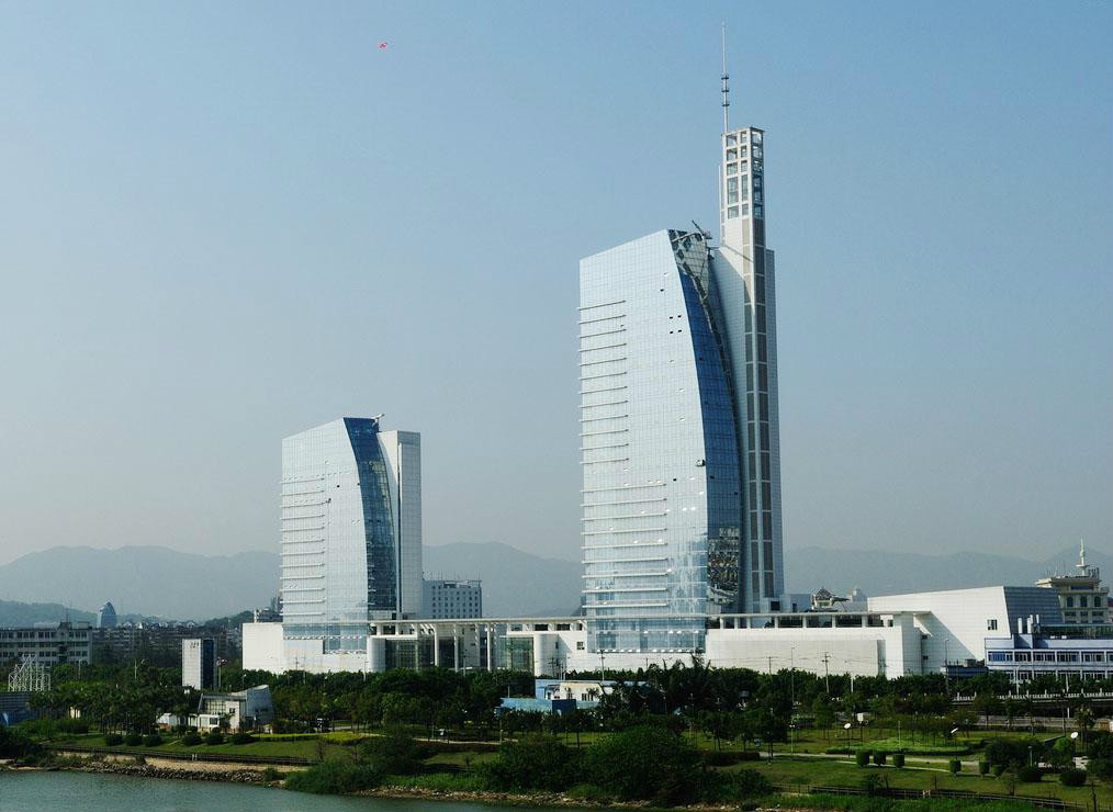  p>福建省广播电视中心投资近10亿元,占地120亩,建筑面积14万平方米