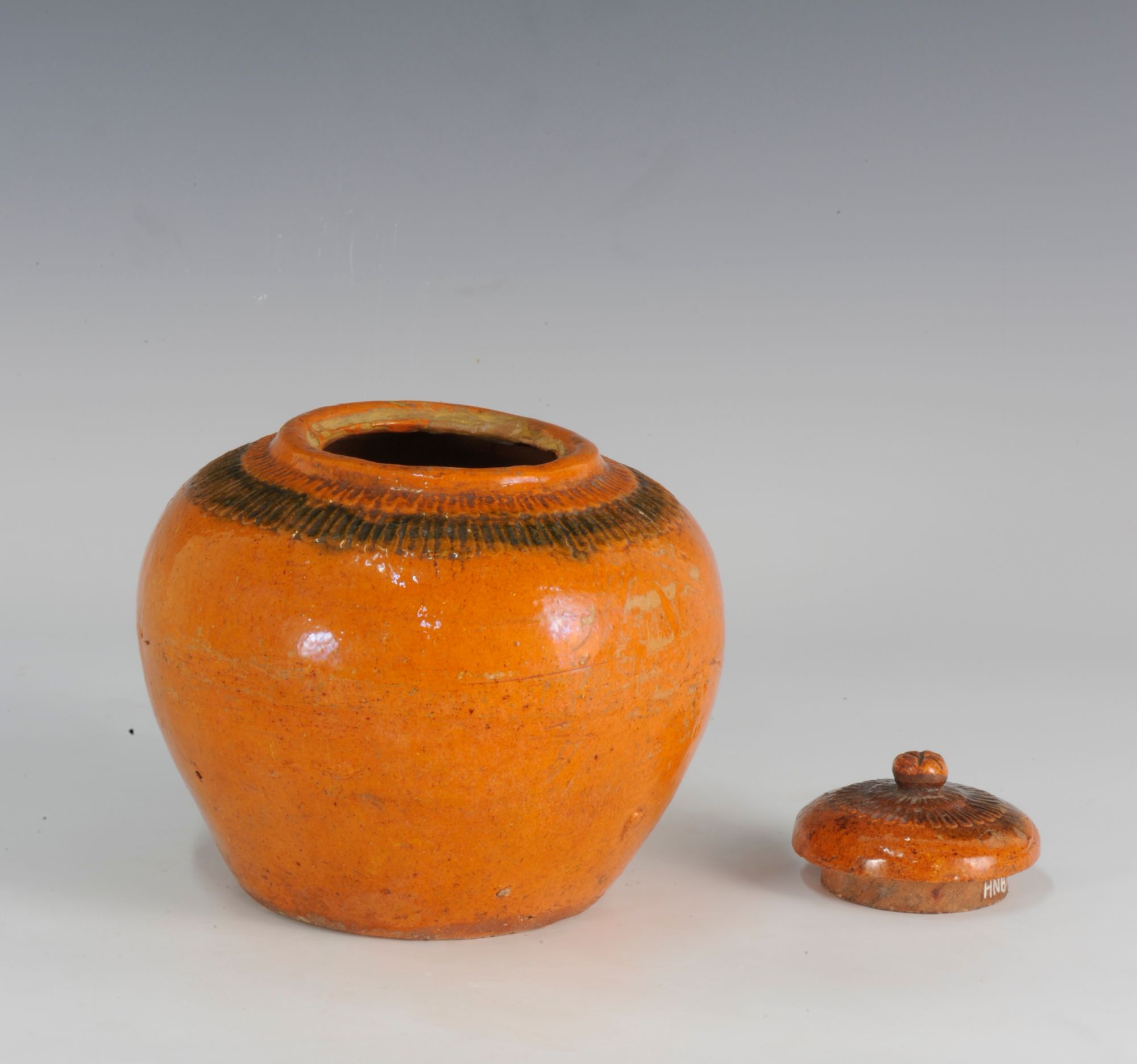 民国时期黄釉陶盖罐