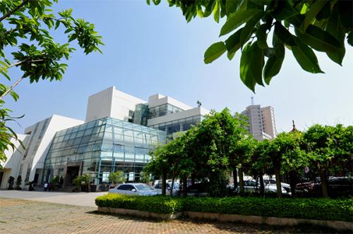 昆明市图书馆位于昆明市环城东路,是国家一级综合性普及型市级公共