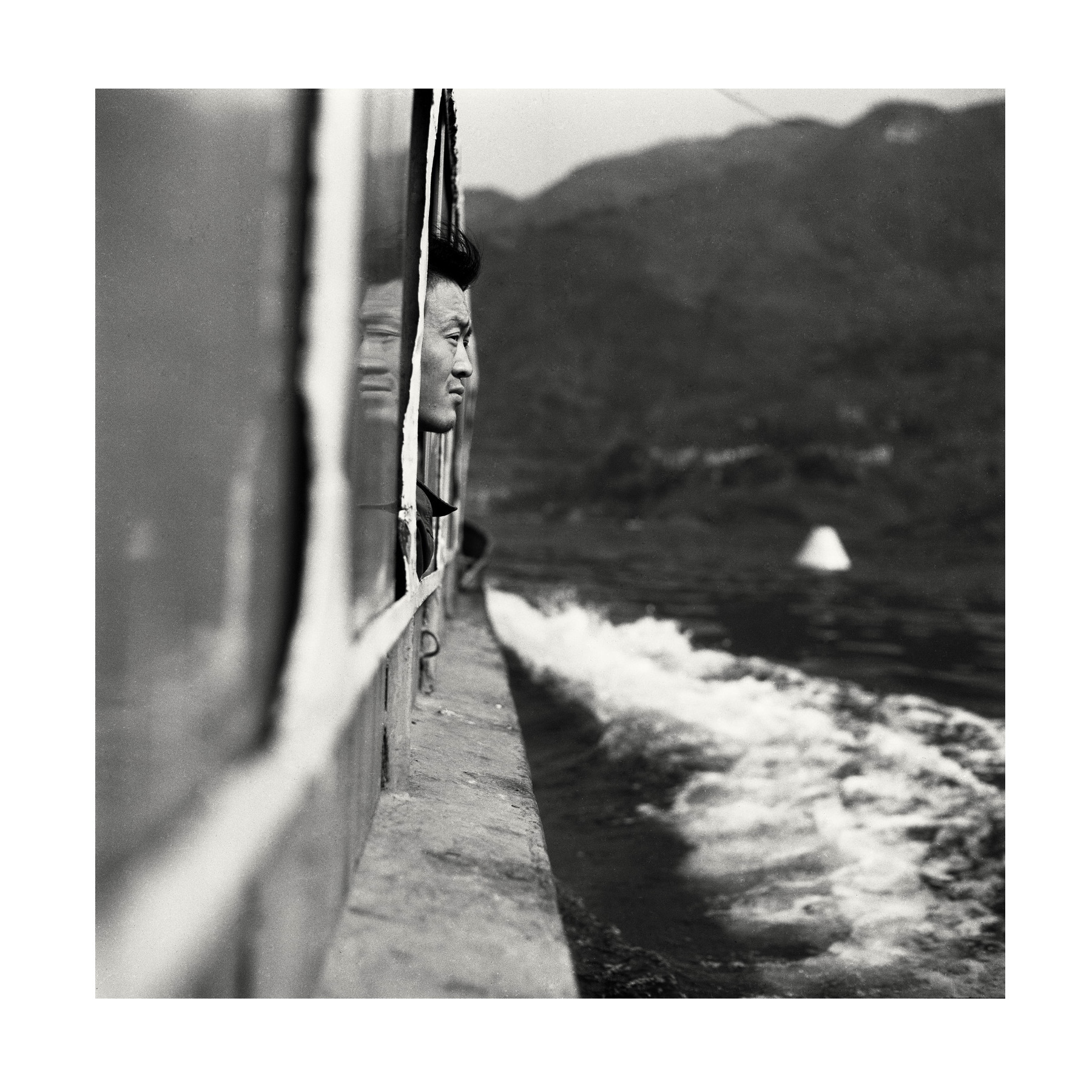 曾获2013年度美国 pdn 摄影界新闻杂志年度摄影师奖,日本 ima 摄