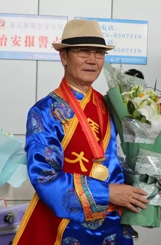 共党员 /span> sup data-ctrid="tcbkksiynwgn">2 /sup>,蒙医整骨专家