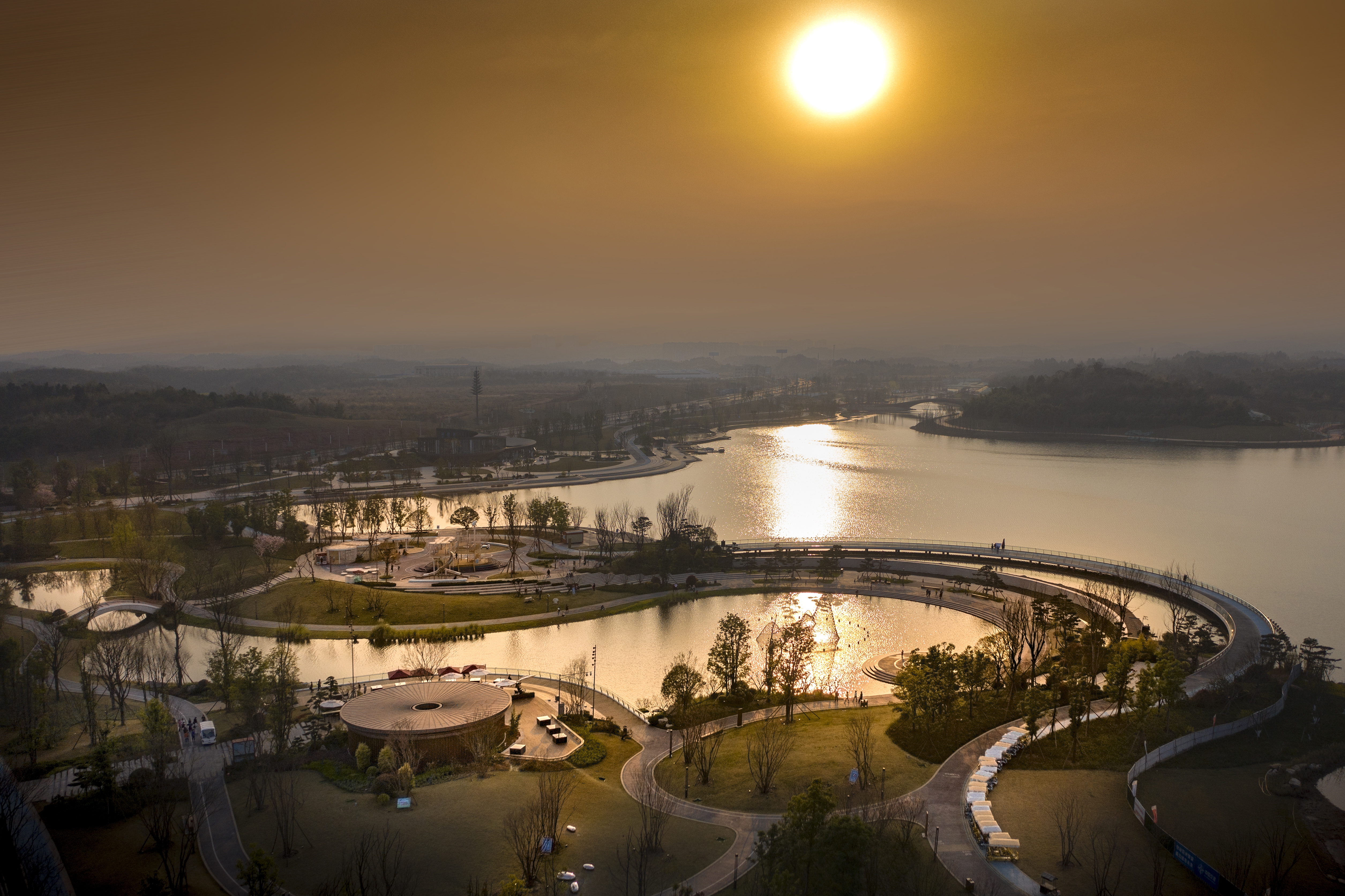  p data-id="gnbic47vxt">龙马湖公园占地面积约