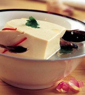  p>泥鳅钻豆腐又名 a target="_blank" href="/item/貂蝉豆腐/3738364