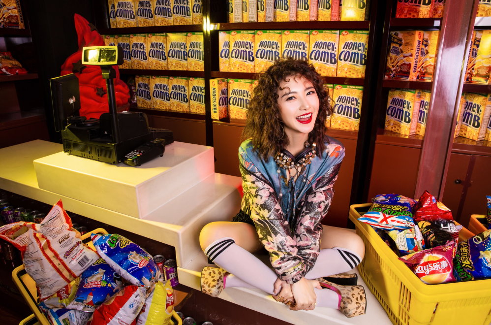  p data-id="gn5l49imnf">韩佳佟,出生于中国黑