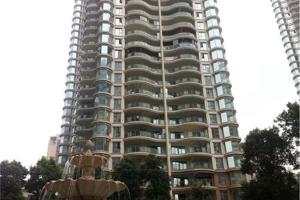 由 a target="_blank" href="/item/重庆棕榈泉房地产开发有限公司