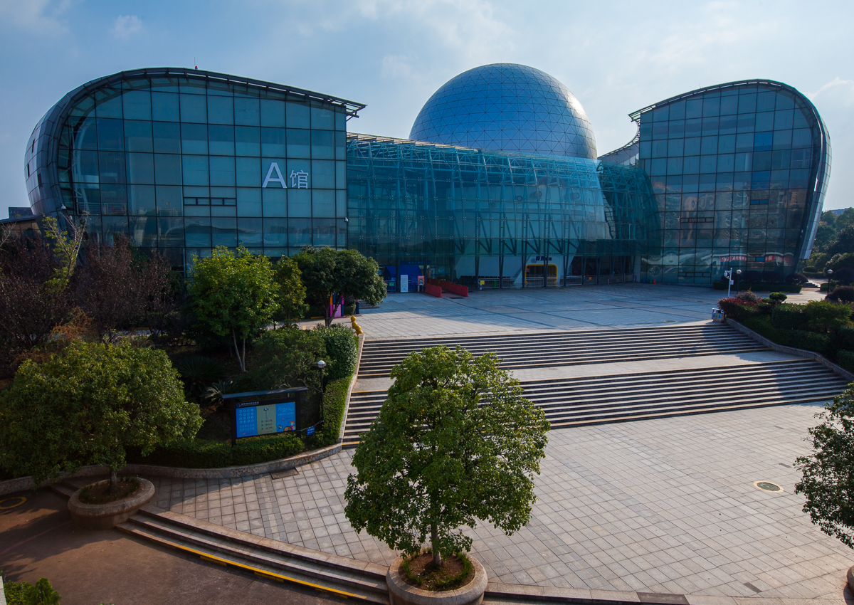  p>湖南省科学技术馆实行人流管控和网上实名预约,分时接待,错时入馆