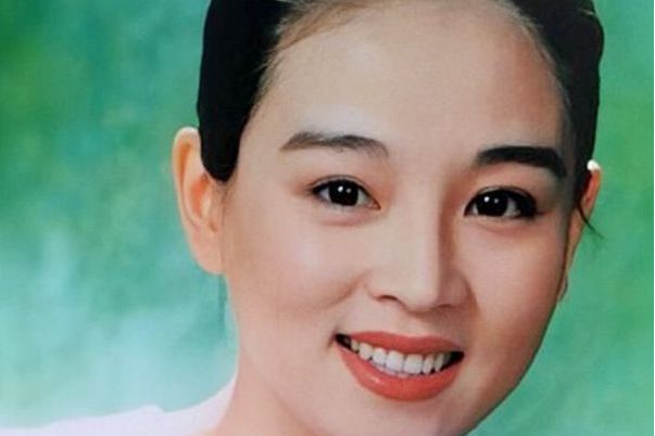 class="ref" data-ctrid="tyuazmh9l4nq">贾小凡,女,1993年家庭情景