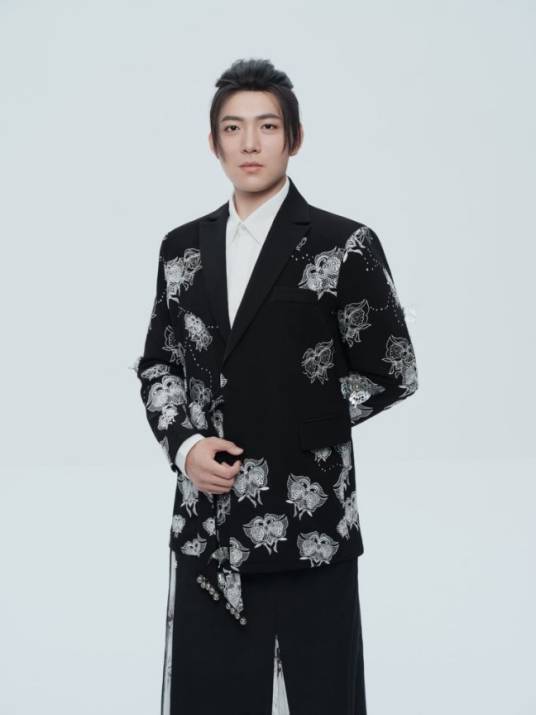 海伦（中国内地男歌手、词曲创作人、音乐人）_百度百科