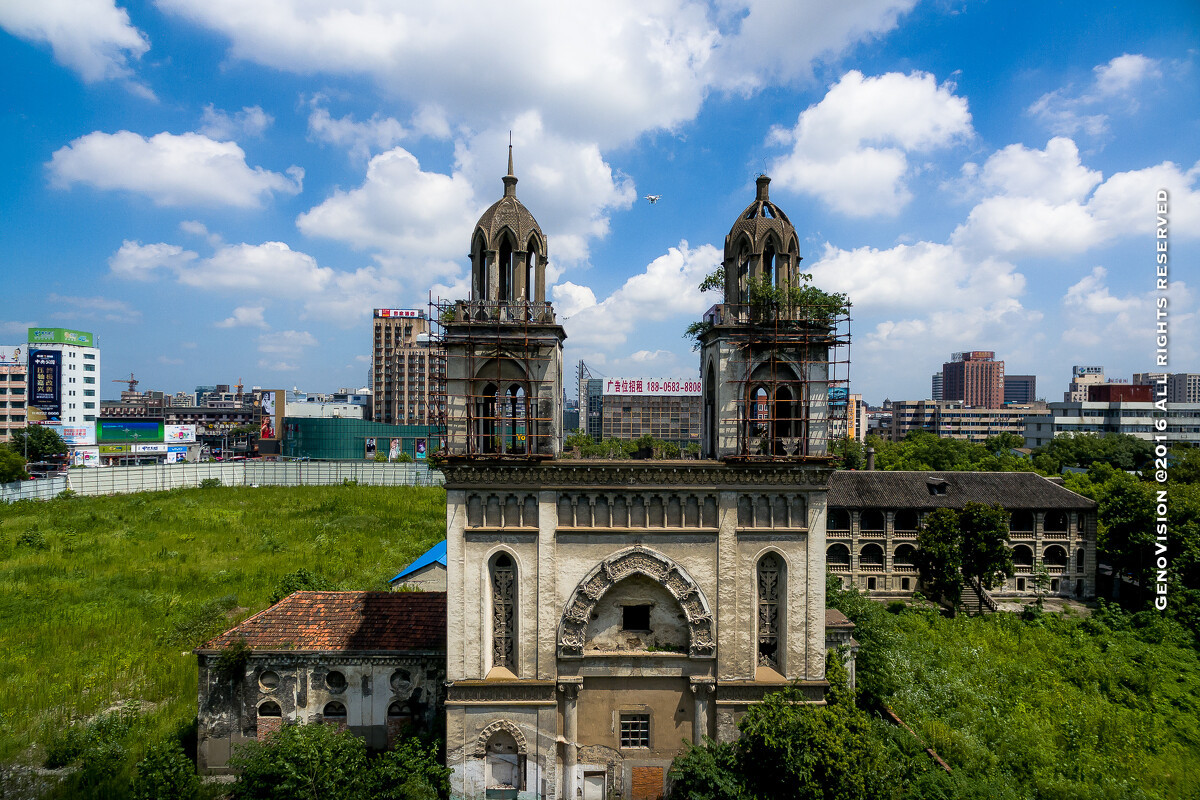  p>圣堂在西塘古镇内,烧香港北,,因原祀巡按庞尚鹏.