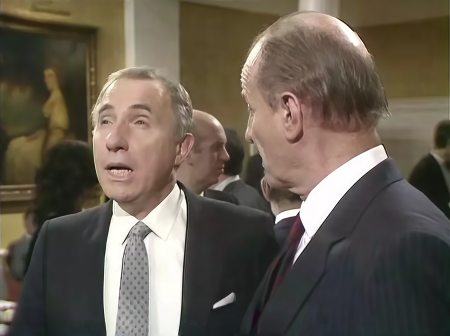 是，首相（英国1986年西德尼·洛特比与彼得·惠特莫尔联合执导的系列喜剧）_百度百科