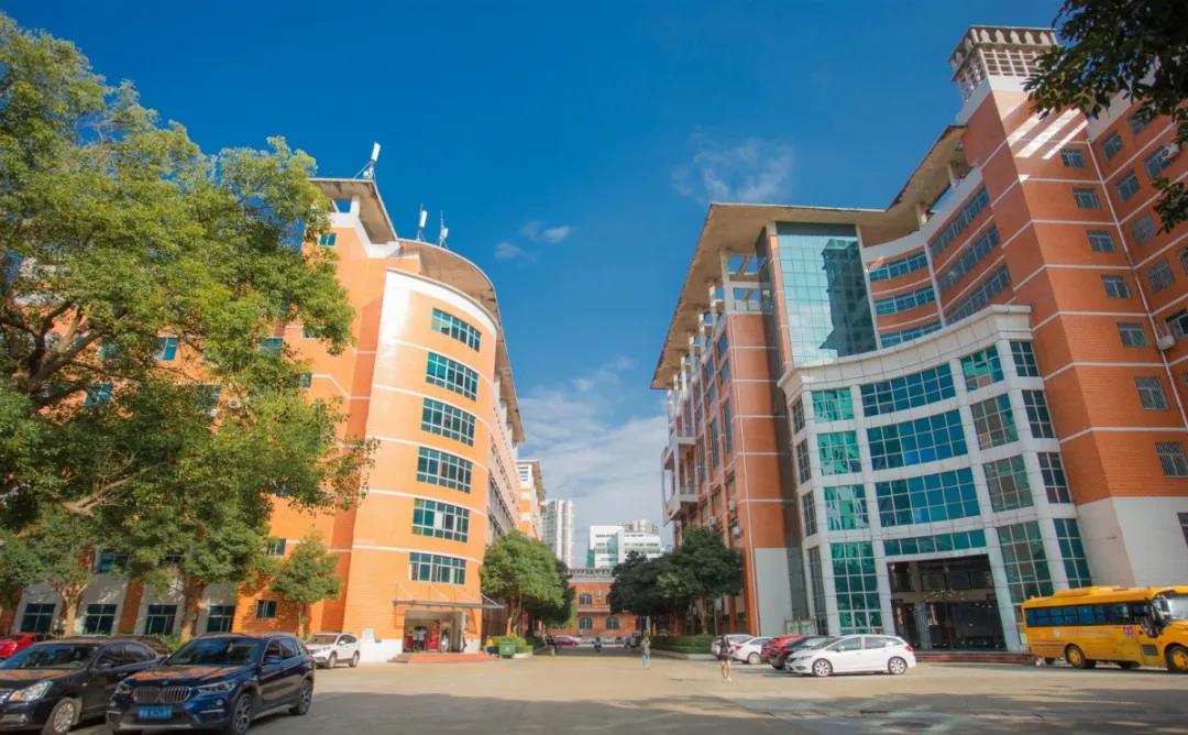  p>海南工商职业学院(hainan technology and business college),坐落