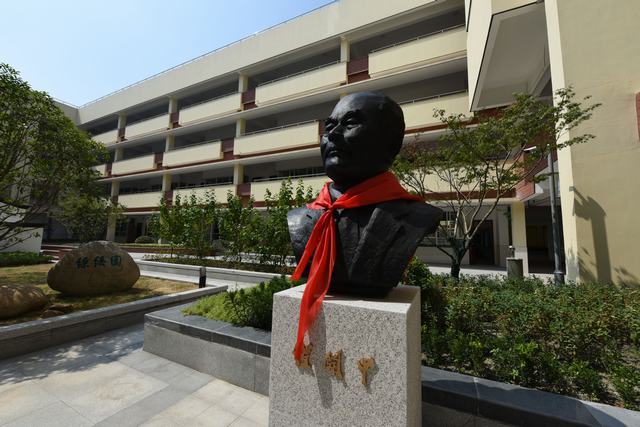  p data-id="tfqasfpw4iaf">程开甲小学坐落于苏州市吴江区盛泽镇红梨