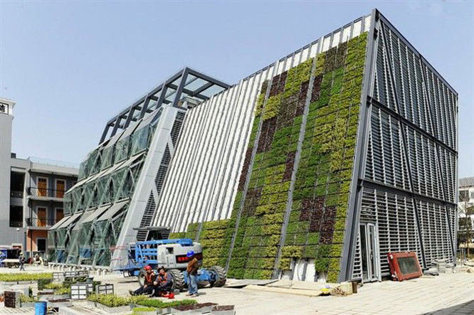 这是一个通过太阳能达成室内舒适性的节能环保建筑范例