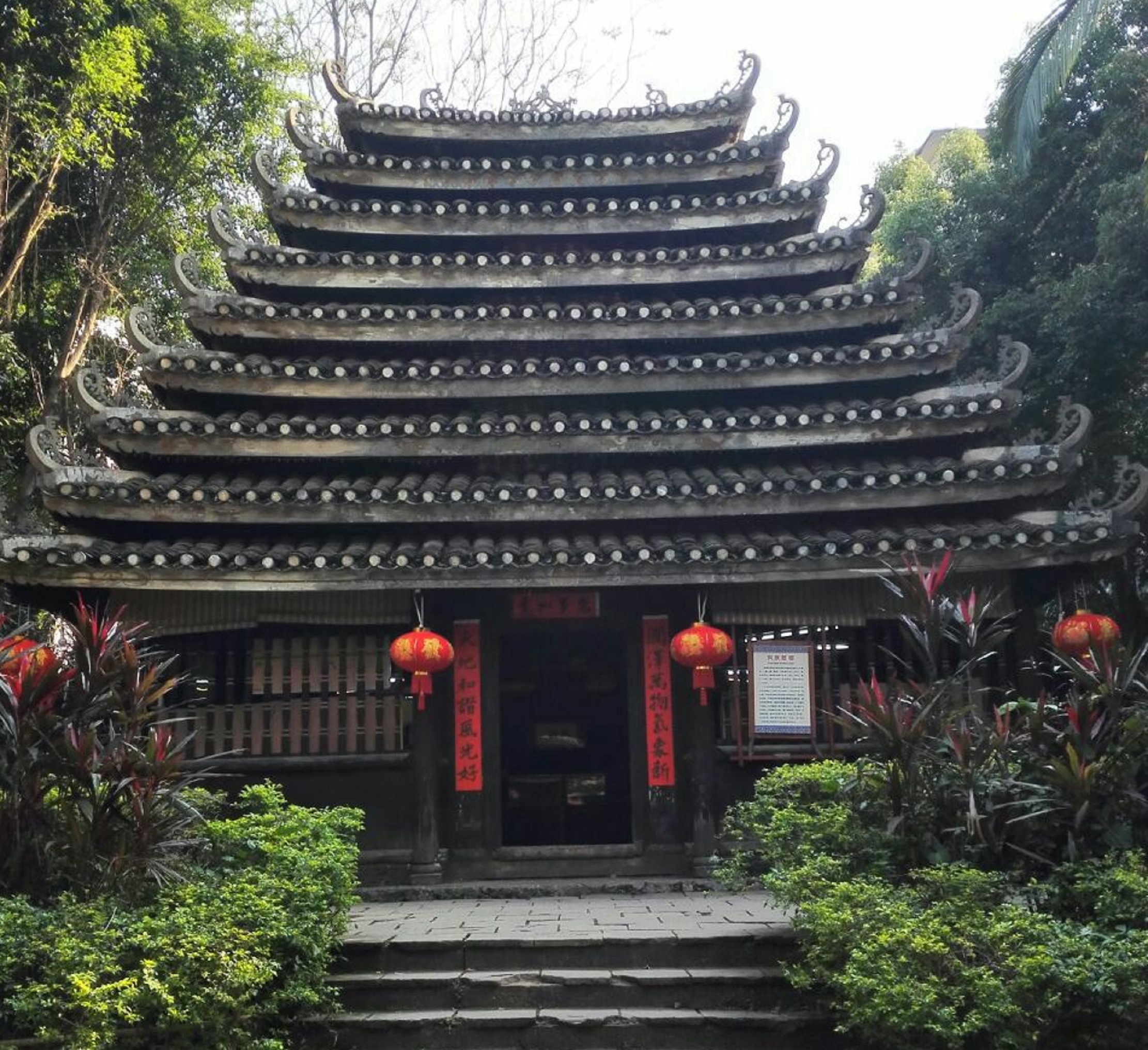  p>广西民族文物苑坐落在南宁市 a target="_blank" href="/item/广西