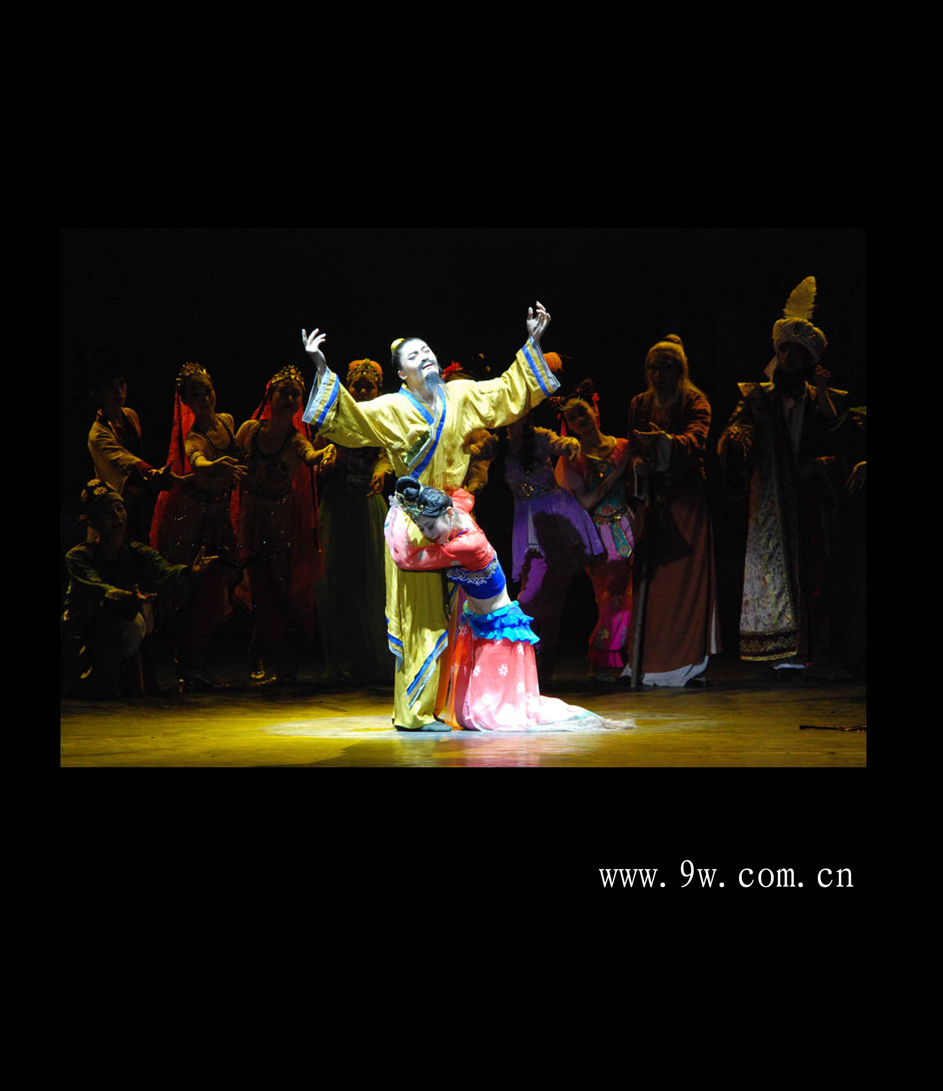  p>《丝路花雨》是中国自1979年起首演的大型民族舞剧,由《丝路花雨》