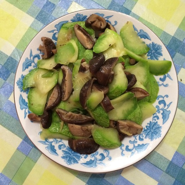 油吃香菇西葫芦