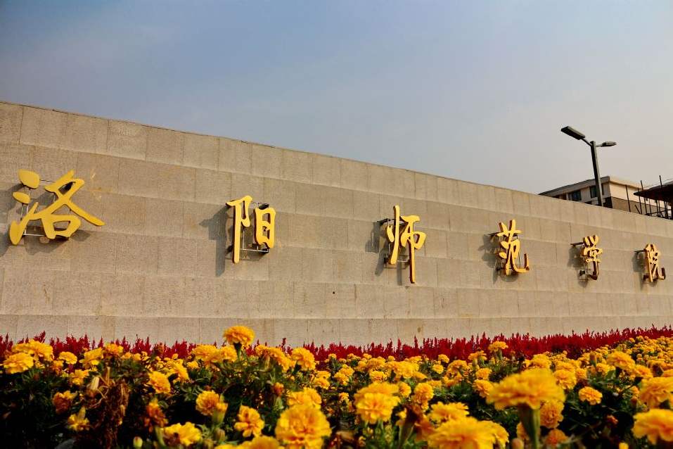  p>信息技术学院前身为计算机系,2000年2月学校升本后,学校进行专业