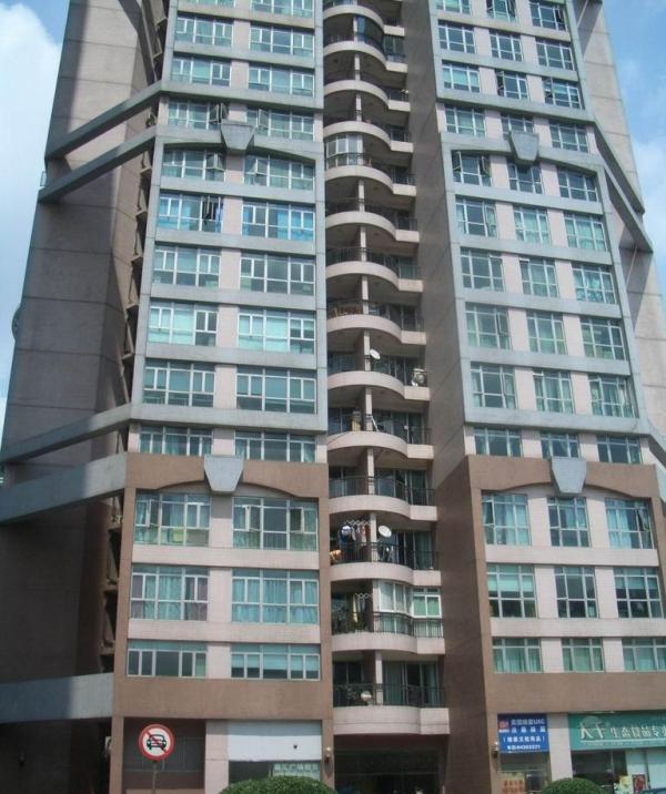 嘉汇广场是位于上海 a target="_blank" href="/item/徐汇区">徐汇区 