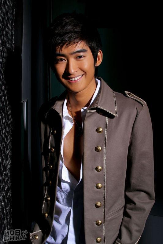  p data-id="gnbq56xscu">是讲一群年轻人对极限运动的酷爱的一部电影