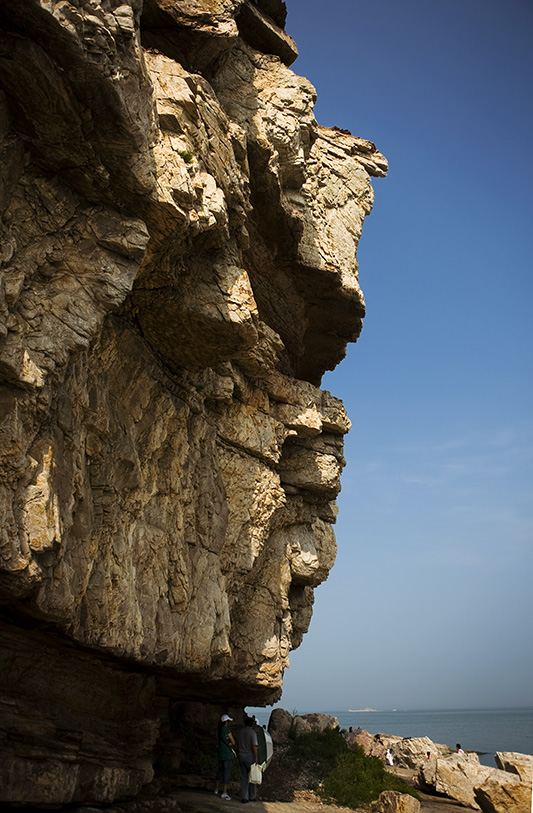 似宝塔而得名,位于庙岛群岛西北处的犁具把岛,在地理上属于小黑山岛