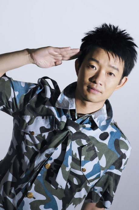  p>歌曲名当兵的那一天,演唱者 a target="_blank" href="/item/小曾