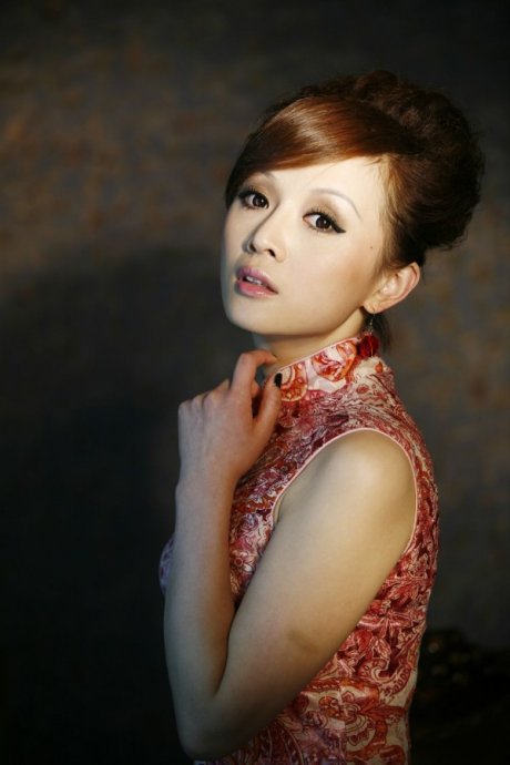  p data-id="gnwzcb9487">朱妍,内地女歌手.