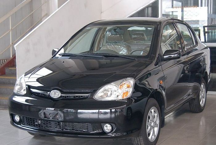  p>2004年2月23日,天津一汽基于nbc平台的新款紧凑型三厢轿车威乐下线