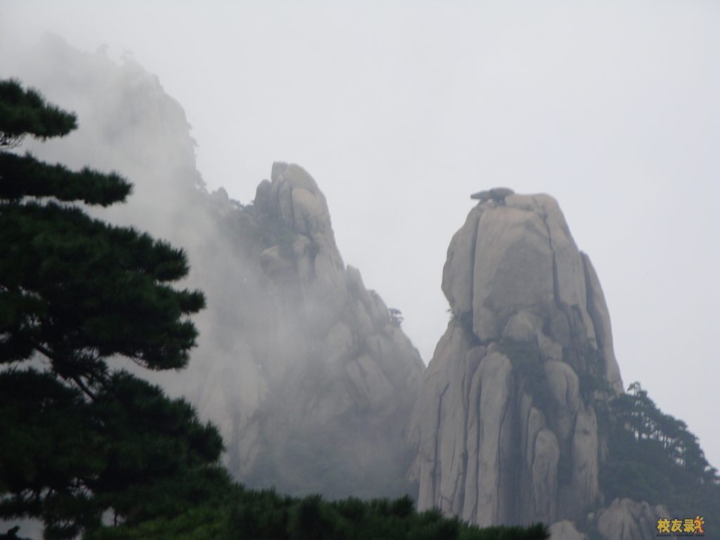  p data-id="gnx0kl0l62">松鼠跳天都为黄山耕云峰上一巧石,酷似活泼