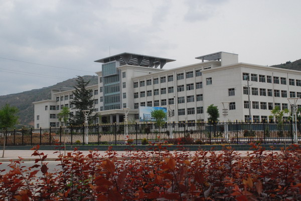  p>庄浪县紫荆中学是 a href="#" data-lemmaid="6555855">庄浪 /a>