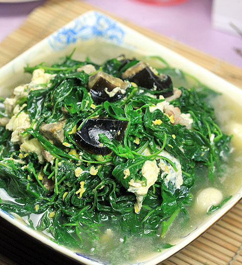 皮蛋瘦肉煮辣椒叶