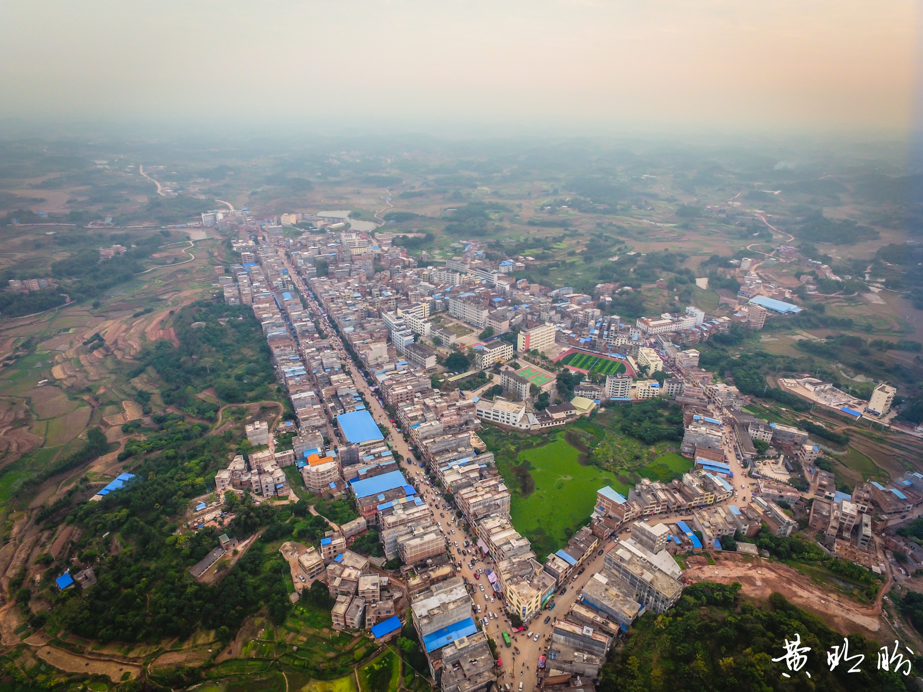  p data-id="gn8eckyqj9">那楼社区位于邕宁区那楼镇中部,  系镇政府