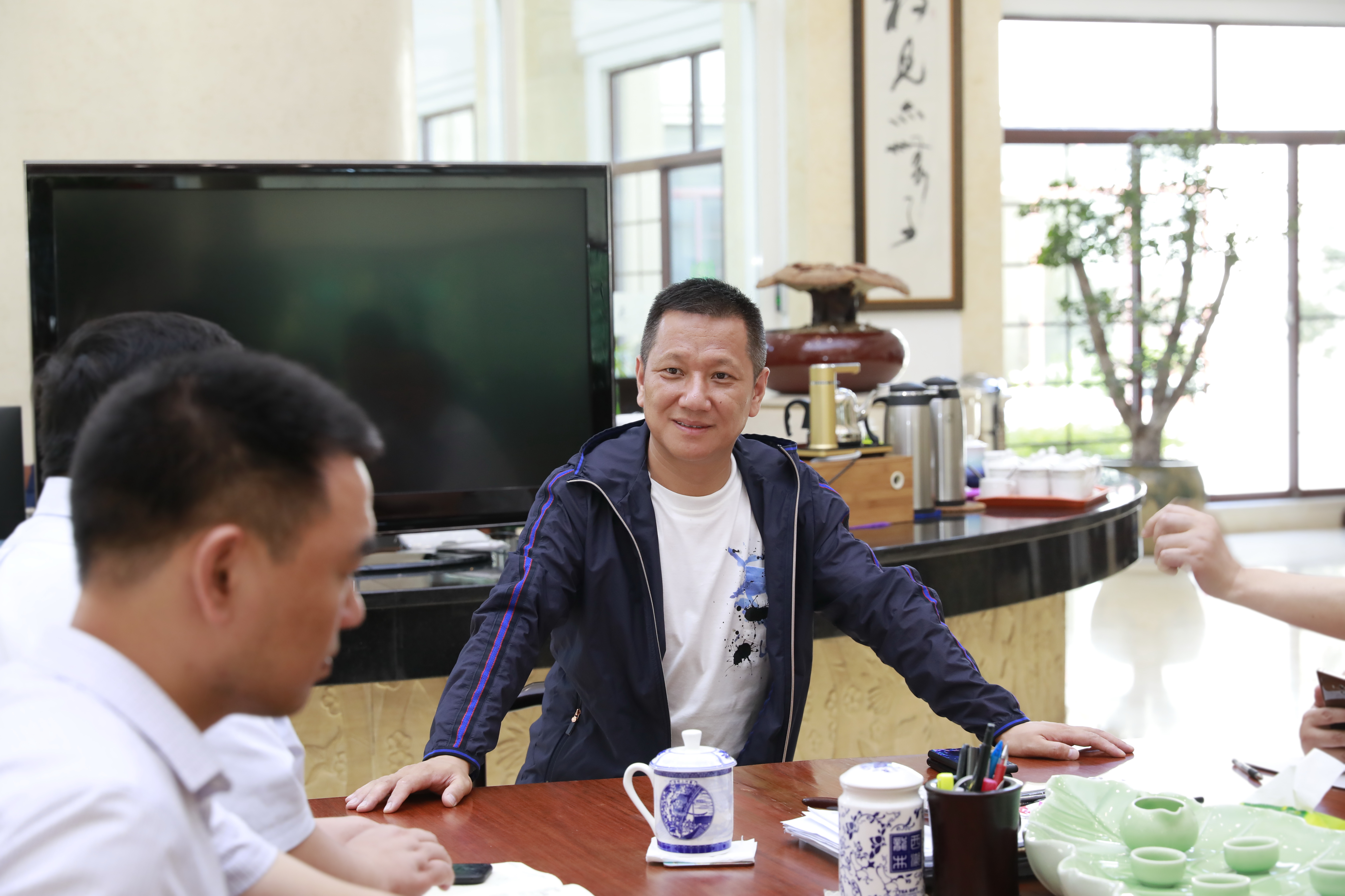 苗晓强,男,汉族,1972年生,江苏无锡人,捷威集团董事长.