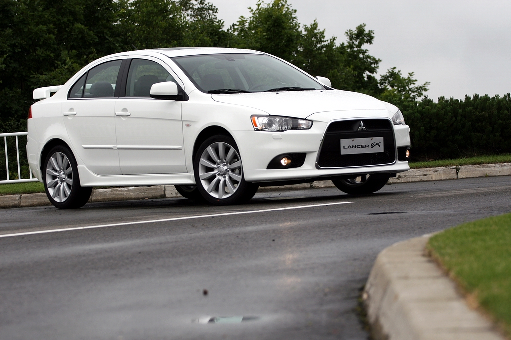  p data-id="gnyxojcsmt">三菱传奇车型lancer从1973年第一代车型问世