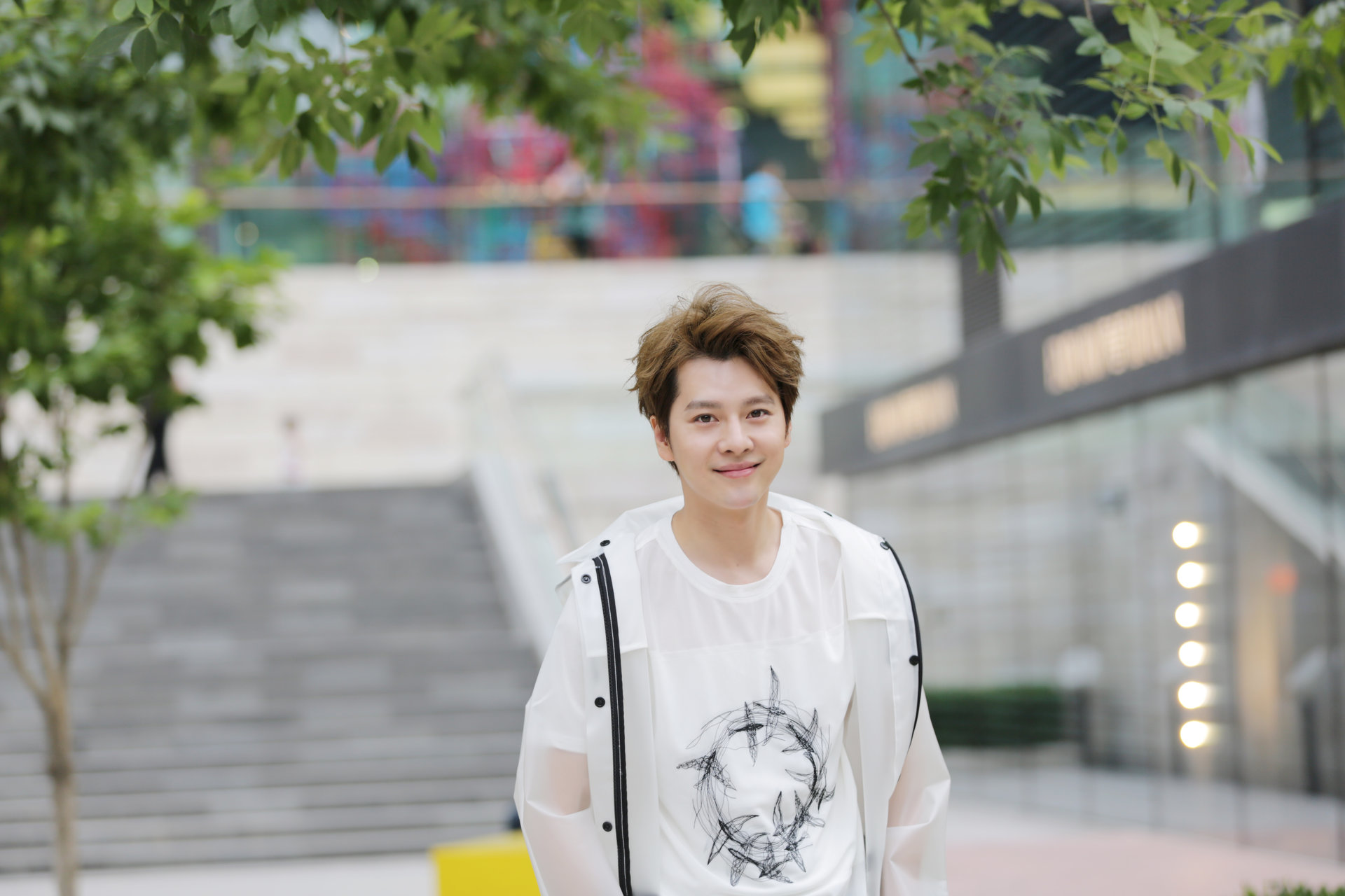 原名徐垚,1983年4月17日出生于山东省济南市,中国内地男演员,毕业于 a