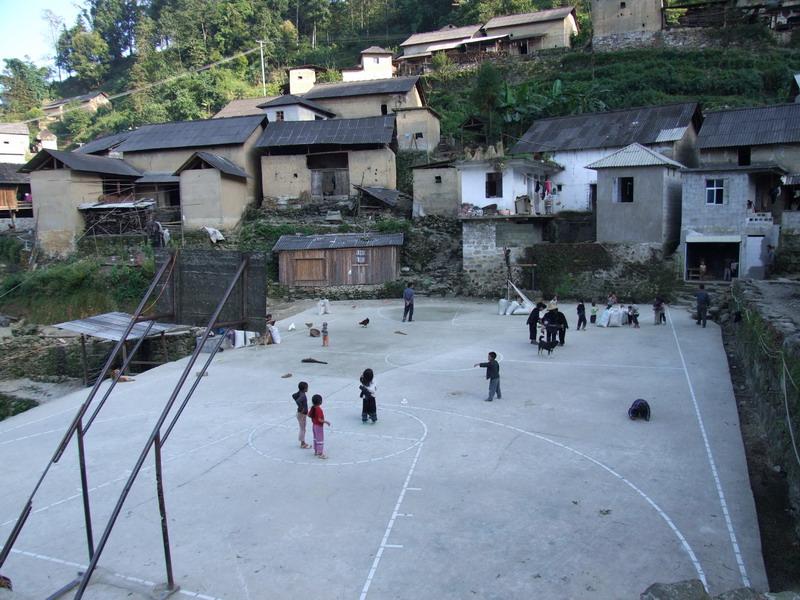  p>云南省文山西畴县法斗乡老寨村,属于山区.距离镇24.