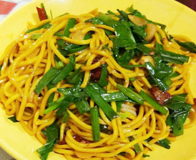  p>爆炒黄面是新疆特色面食. /p>