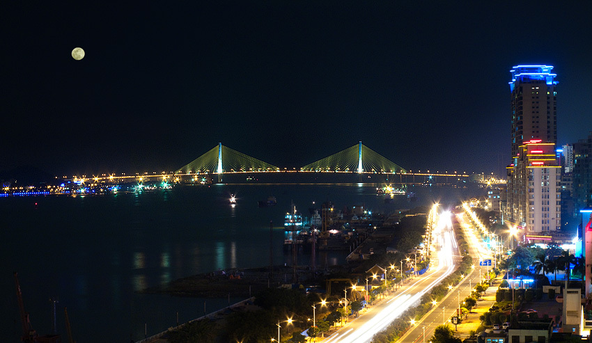  p data-id="gnwnodnodk">汕头海滨路横跨金平区,龙湖区两区,灯火辉煌